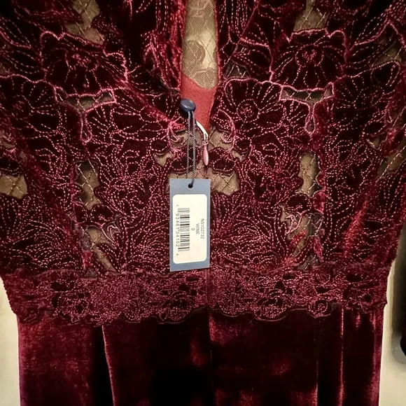 NWT Marchesa Notte Burgundy Velvet Formal Dress w/ Floral Embroidered Bust  0 - bibarnabloc.cat
